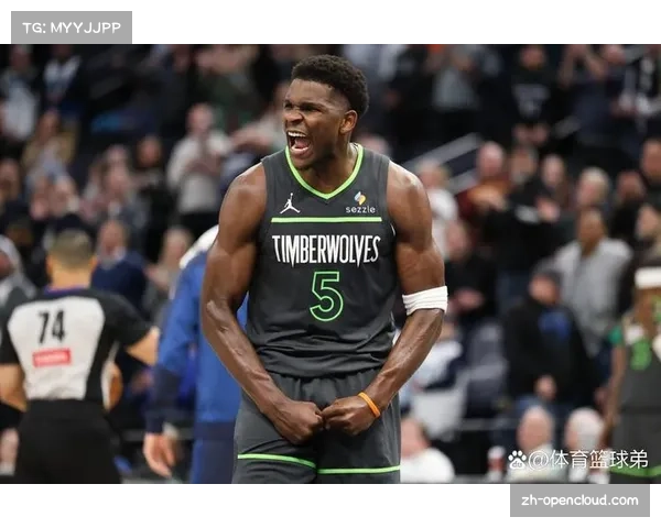 爱德华兹膝盖问题中途退场 森林狼核心健康状态引担忧